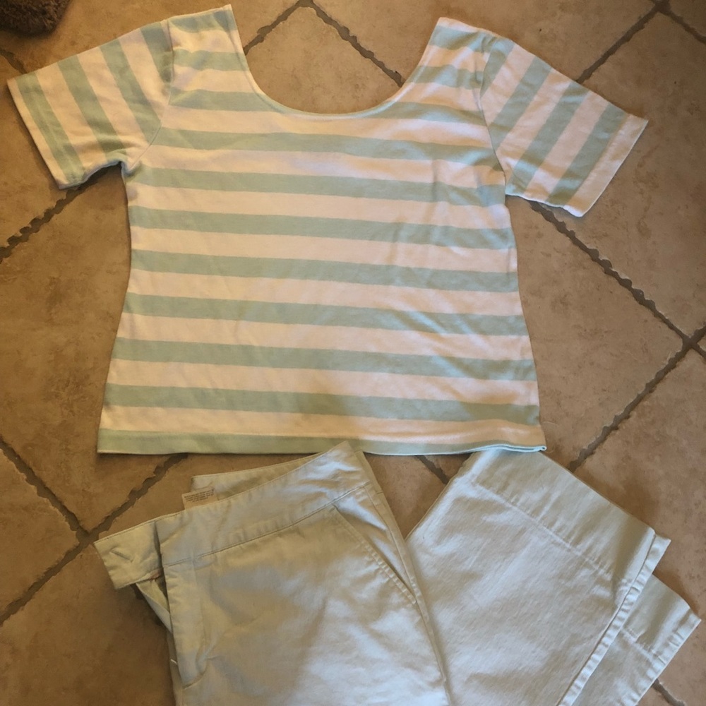 Woman’s Dockers Turquoise Capri Set
